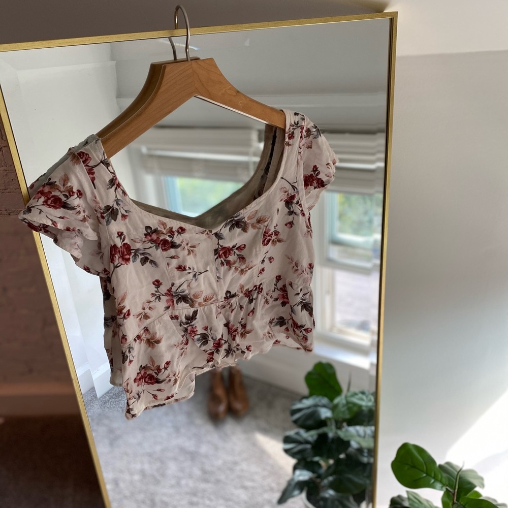 Floral cropped blouse